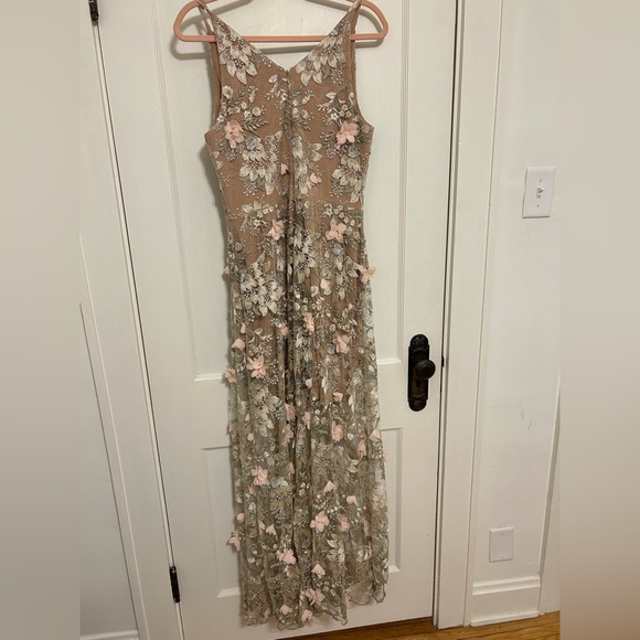 Dress The Population Sidney Deep V neck 3D Lace Gown - Picture 3 of 5